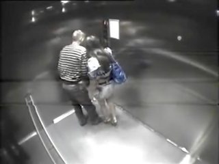 Amatoriale coppia cazzo in ascensore - pornrough.com
