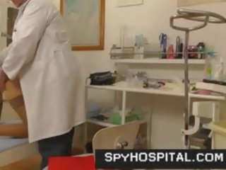 Gyno lékař dělá skrytý kamera