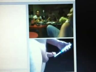 Grupo de meninas obter um grande riso em webcam