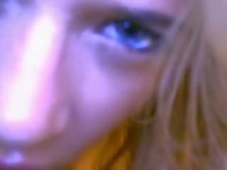 Cô gái tóc vàng vids tanlined thân thể infront của webcam chương trình