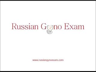 Un plumpy pechugona rusa femme fatale en un ginecomastia examen