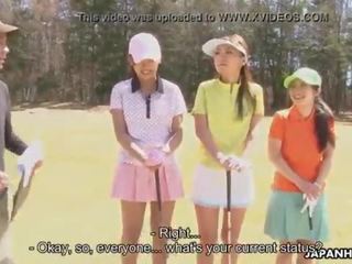 Asiatiskapojke golf prostituerad blir körd på den ninth hål
