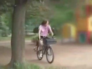 Japoneze i ri femër masturbated ndërsa kalërim një specially modified i rritur video bike!