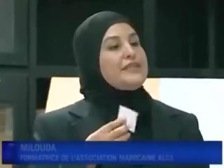 Arabi tytär puts kondomia alkaen suu