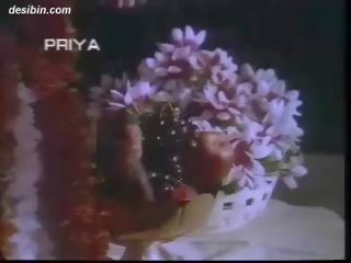Dezső suhaag raat masala előadás egy groovy masala videó featuring fiú unpacking övé feleség tovább első éjszaka