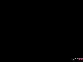 Evelina তরুণ ভদ্রমহিলা মধ্যে একটি নোংরা ক্রিমসুখ পায়ুসংক্রান্ত দৃশ্য