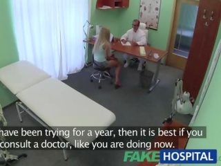 Jenna tries the doctor to get pregnant
