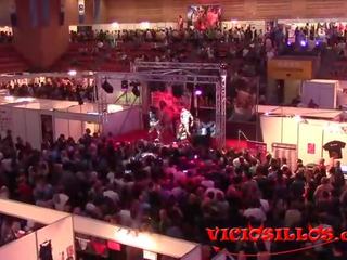 Valentina bianco y julia roca con las camisetas de viciosillos.com sl el seb 2015