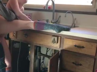 Šťastný plumber fucked podľa násťročné - erin electra (clip)