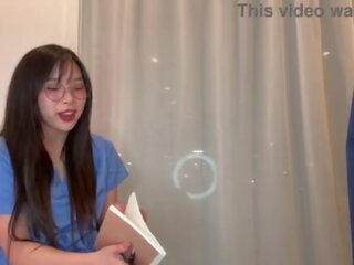 खौफनाक मास्टर convinces युवा मेडिकल intern कोरियन बेटी को बकवास को मिलना ahead