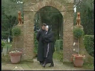 Απαγορευμένος πορνό σε ο convent μεταξύ λεσβιακό μοναχές και βρόμικο monks
